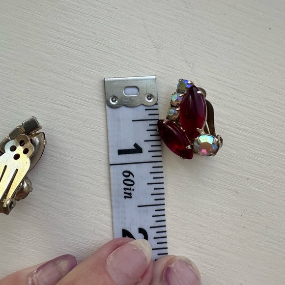 Vintage clip earrings - Picture 3 of 5